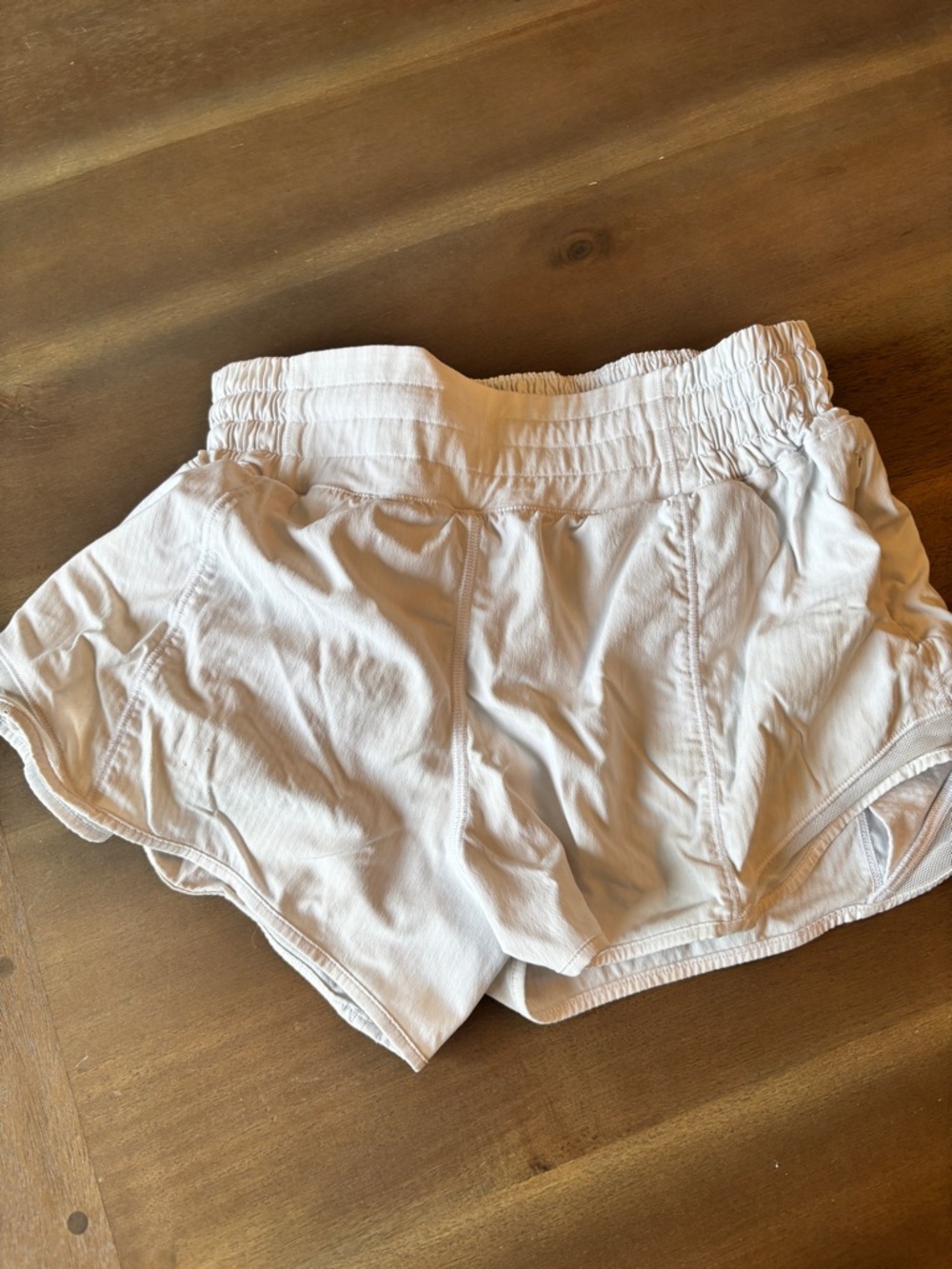 Lululemon Hotty Hot 2.5” White Shorts Sz 4